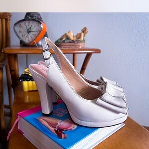 Retro Heels Off-White Slingback Bow Remix Vintage Shoes 1940s Style 8 Pinup Rita